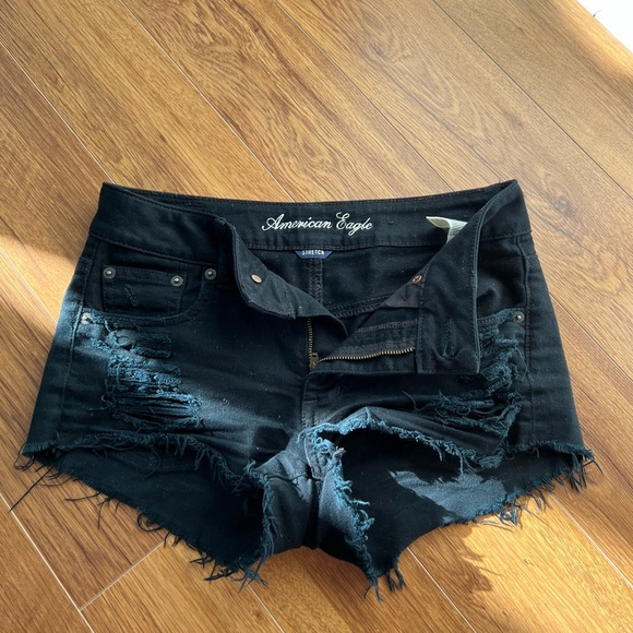Distressed Black Denim shorts - Picture 2 of 4